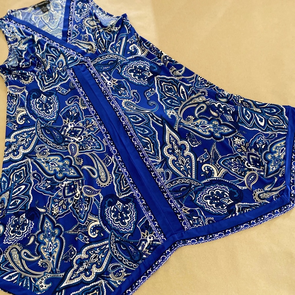 XL sleeveless shark-bite hem dress